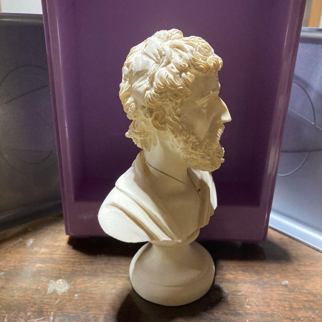石膏製彫刻 人物像 約15cm着払いでお願いします。