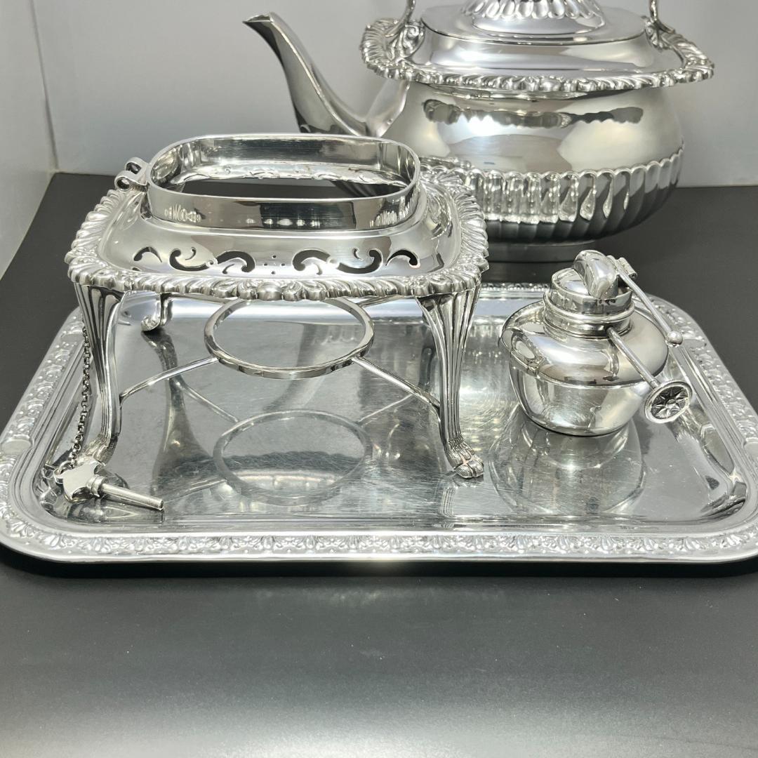 【英国】ビクトリアンのティーケトル 【シルバープレート】 バナー/スタンド