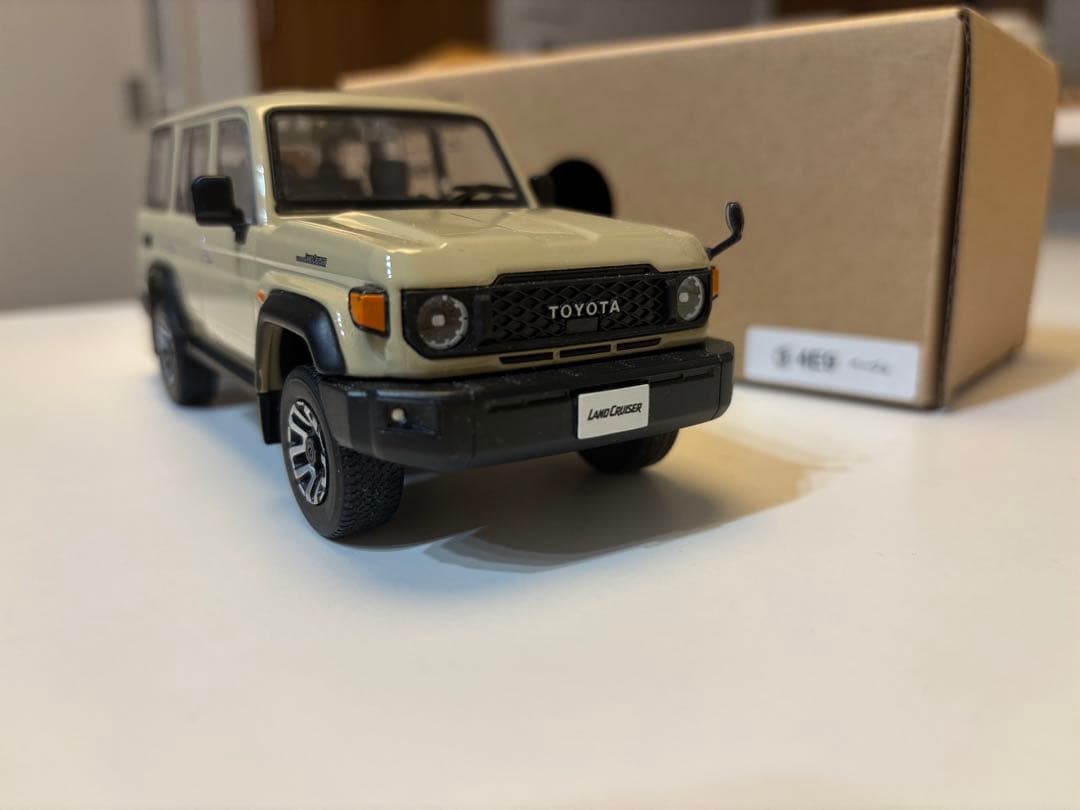 非売品　ランドクルーザー ベージュ　ミニカー