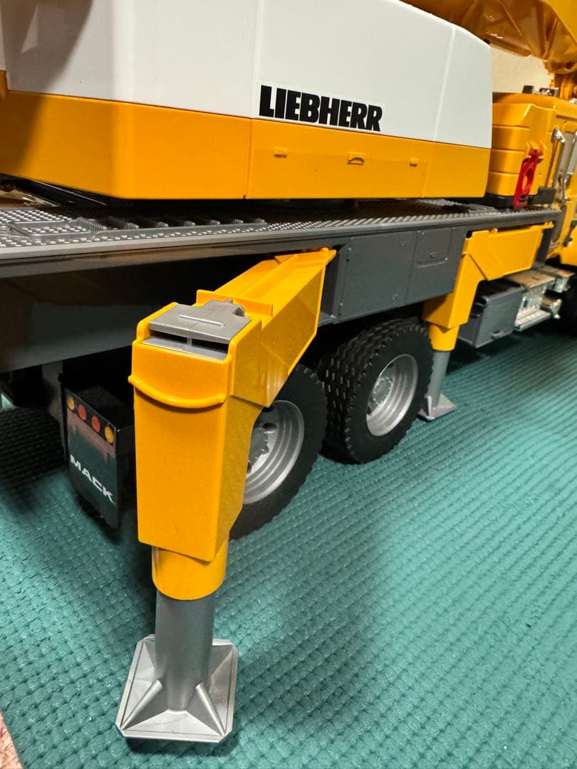 き*ん様 ブルーダー　MACK LHクレーン車