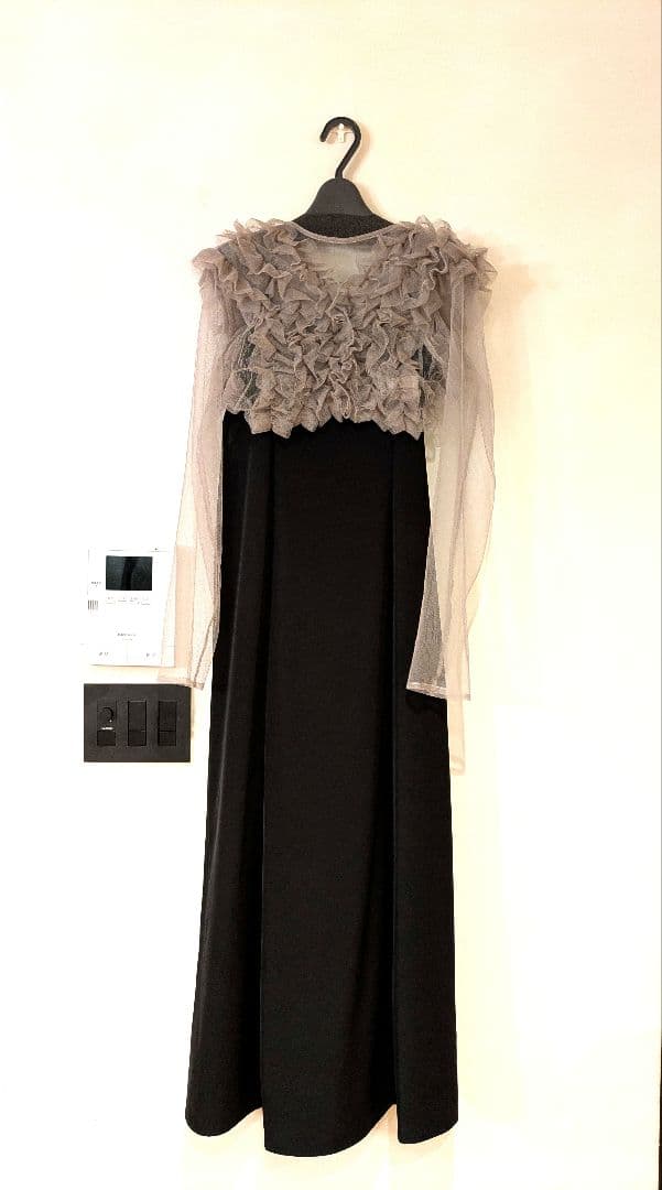 フリル付きシースルーロングドレス