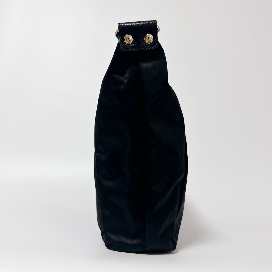 【人気商品】russet スリングバッグ　ナイロン　ブラック　ボディバッグ