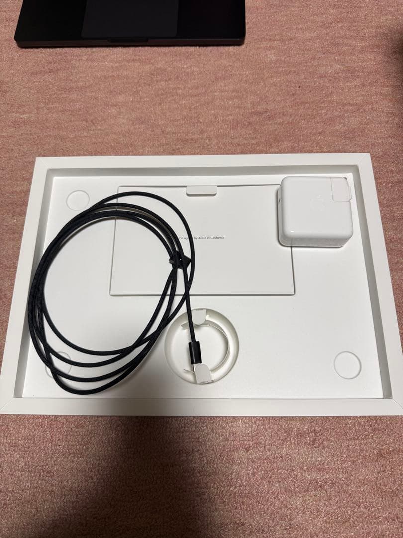 MacBook ProM4チップ14インチ16GBメモリ512ストレージ　中古品