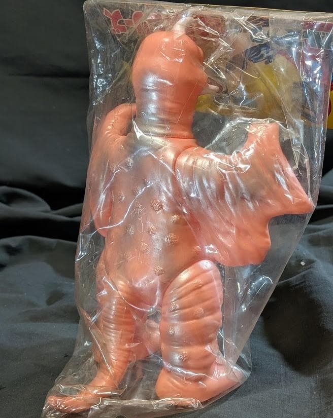 ぺギラ「ウルトラQ」登場怪獣（ブルマァク復刻）ピンク色成型ソフビフィギュア未開封