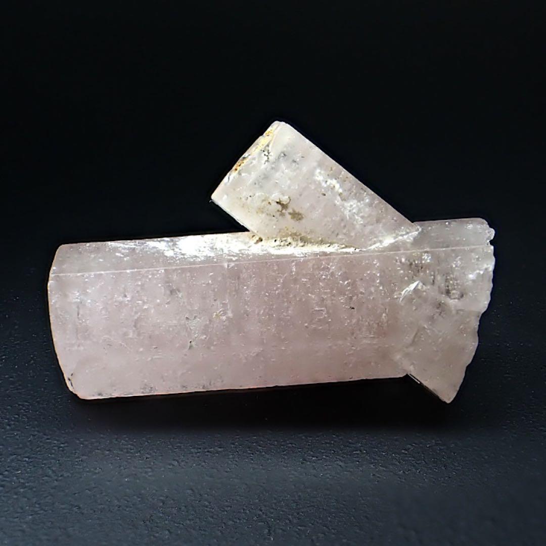 【アフガニスタン産】ピンクアパタイト(イエロー蛍光)