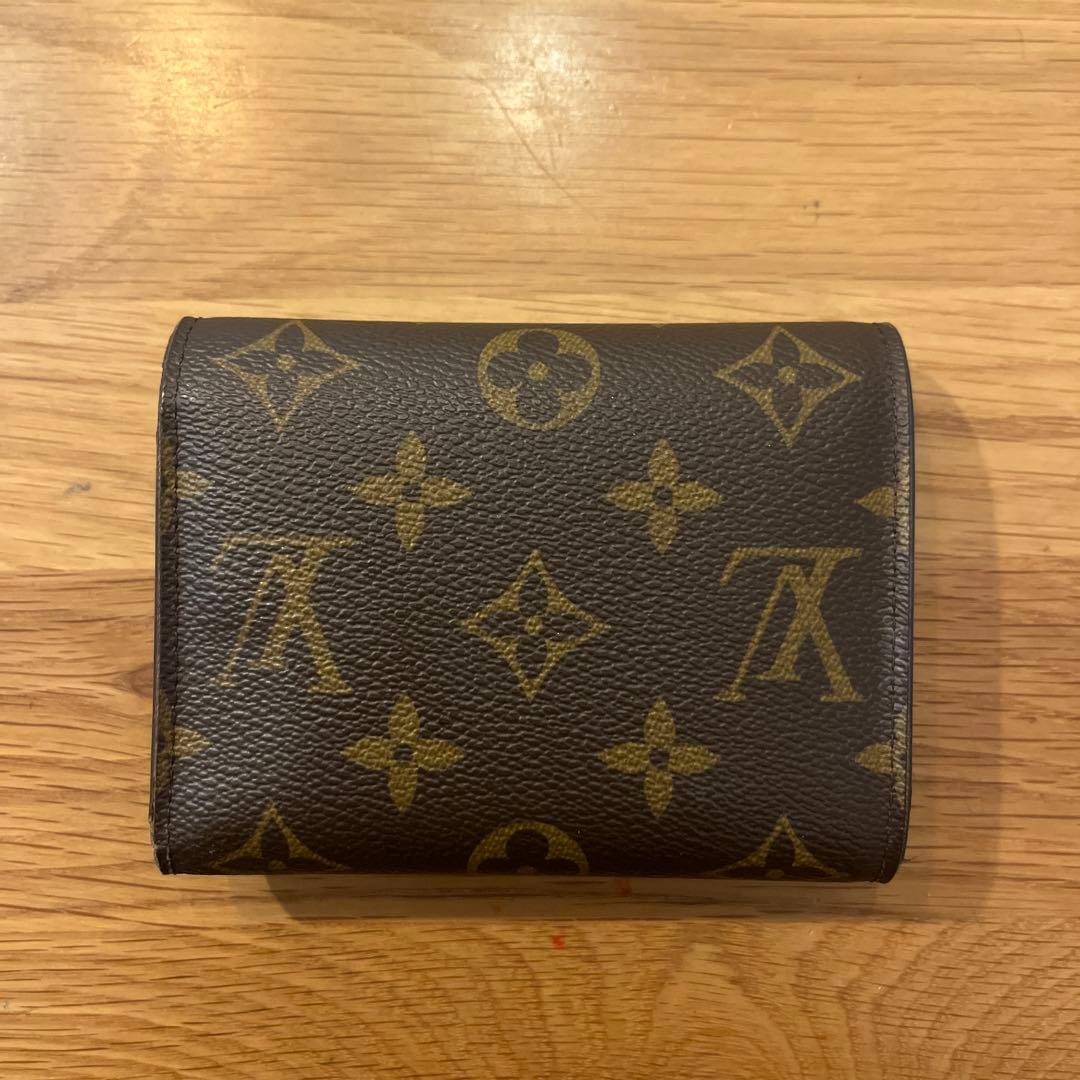 Louis Vuitton モノグラム ヴィクトリーヌ三つ折り財布