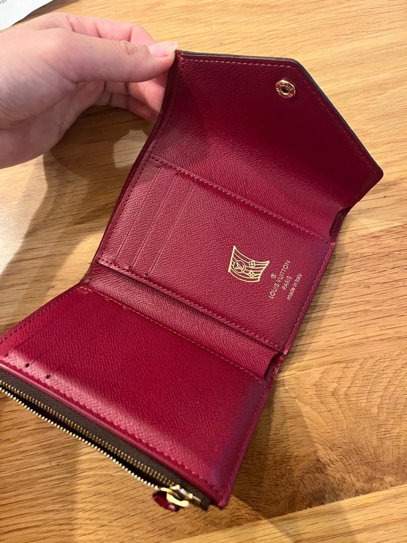 Louis Vuitton モノグラム ヴィクトリーヌ三つ折り財布