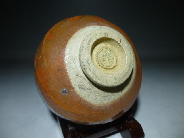 楽吉左衛門　十一代　慶入　鶴ノ画赤茶碗／共箱／楽吉左衛門十三代　惺入極め箱／仕覆