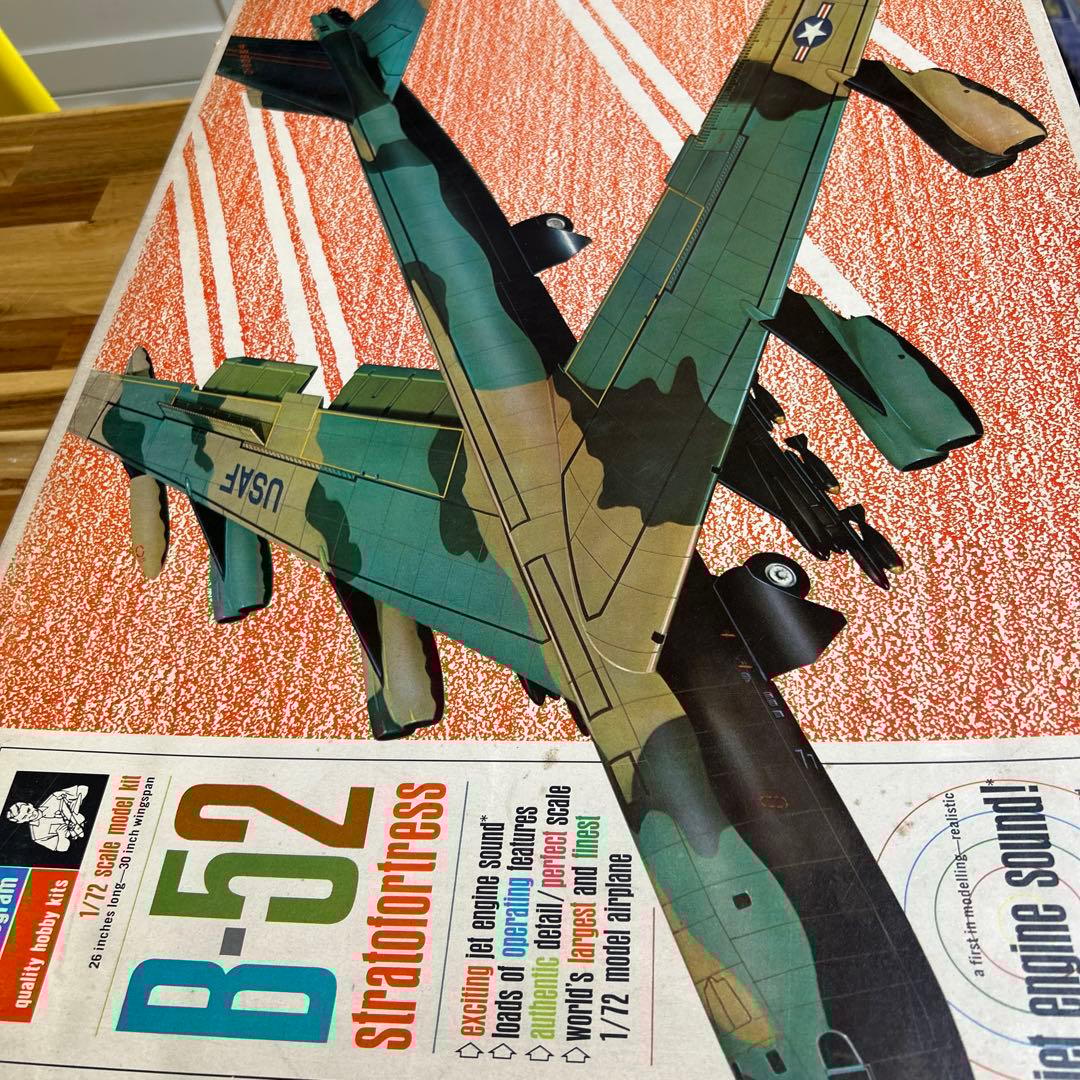 ハ*ン様 B-52 Stratofortress 1/72 プラモデル