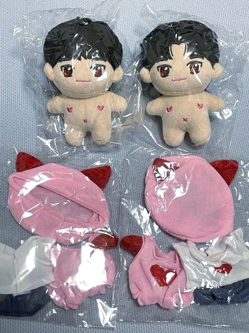 ASTRO ムンビン　ぬいぐるみ　10センチ　と　洋服付き　2種