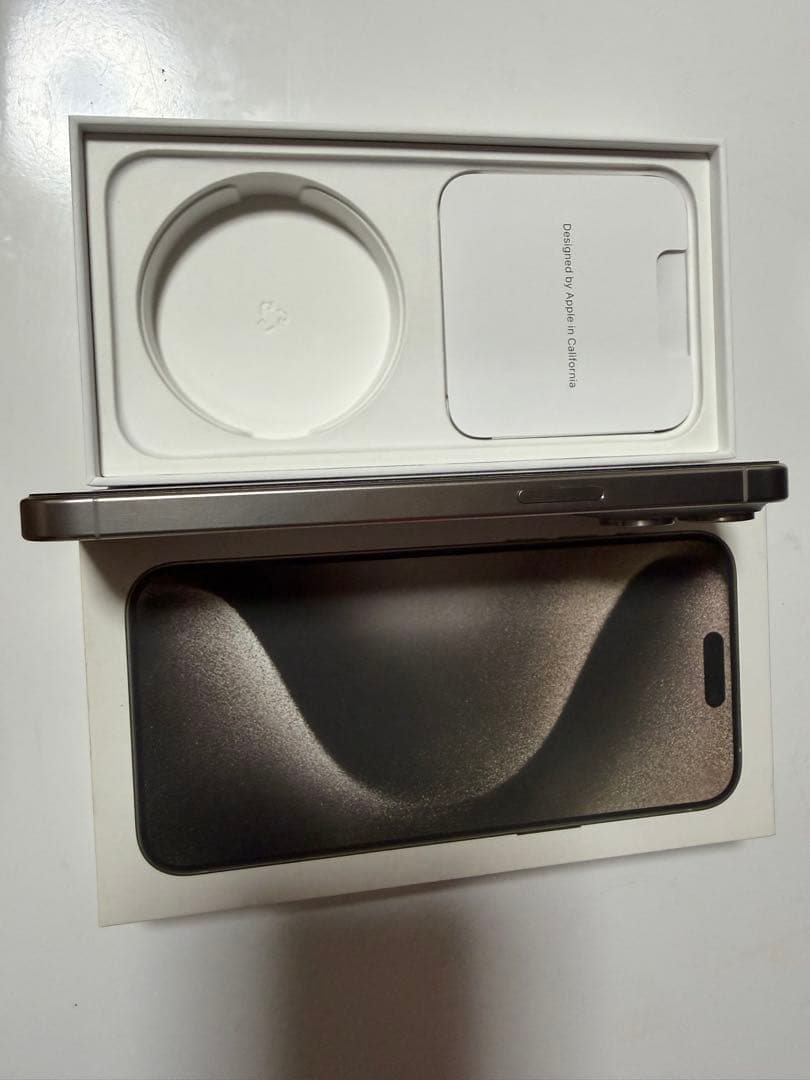 【美品】iPhone15ProMax256GBナチュラルチタニウム　simフリー