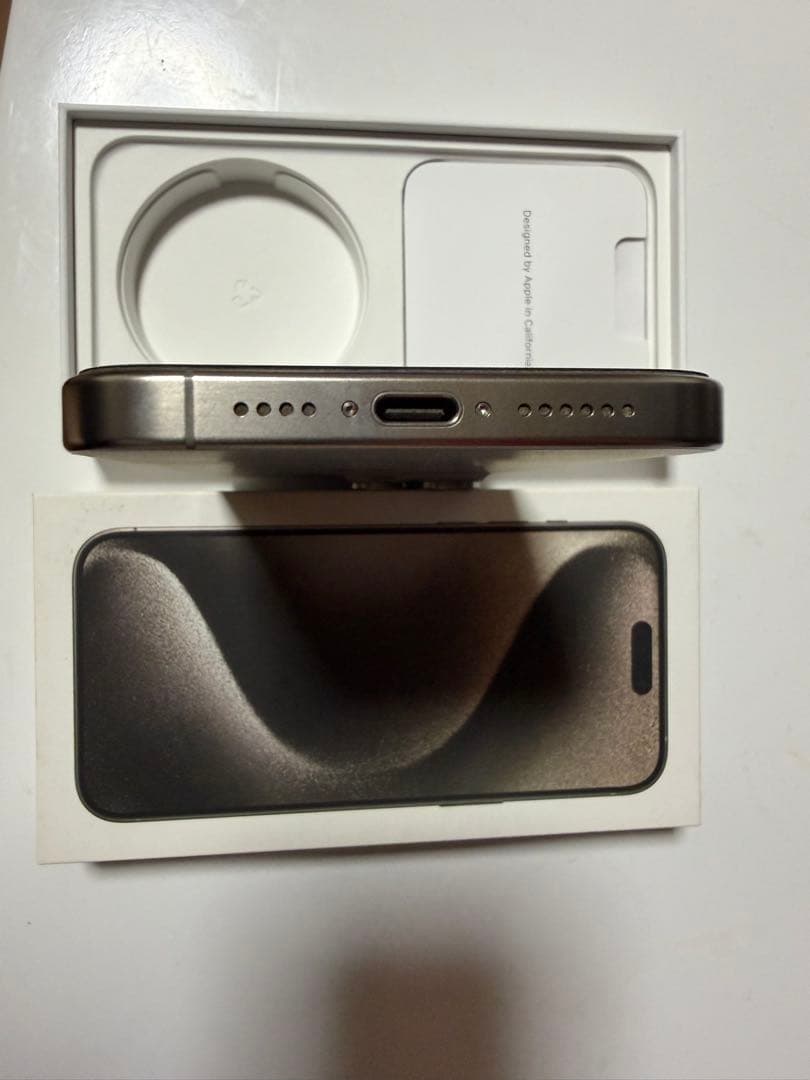 【美品】iPhone15ProMax256GBナチュラルチタニウム　simフリー