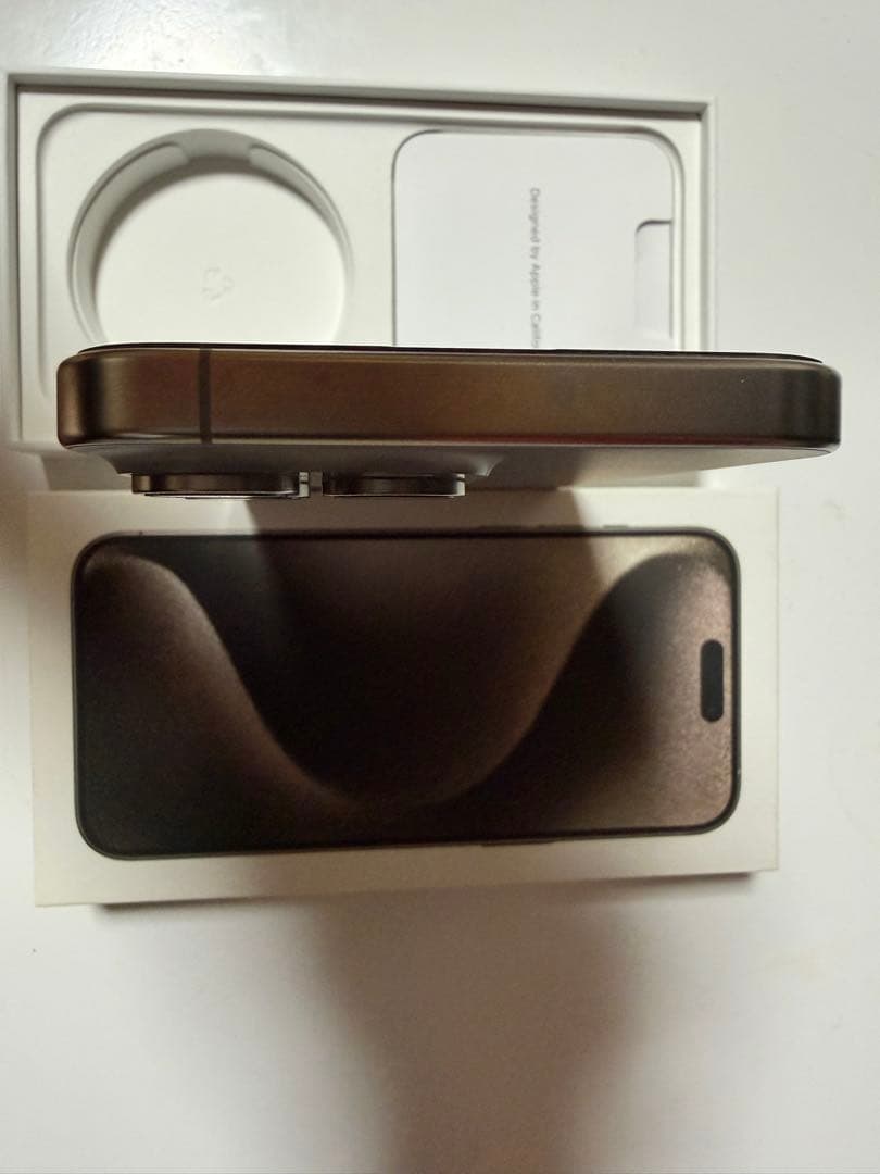 【美品】iPhone15ProMax256GBナチュラルチタニウム　simフリー