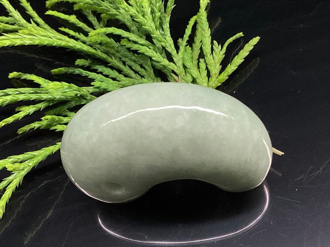 ✳通常50万円以上します‼️特大*糸魚川翡翠勾玉　身近に守護石*御守りに　鑑別書付