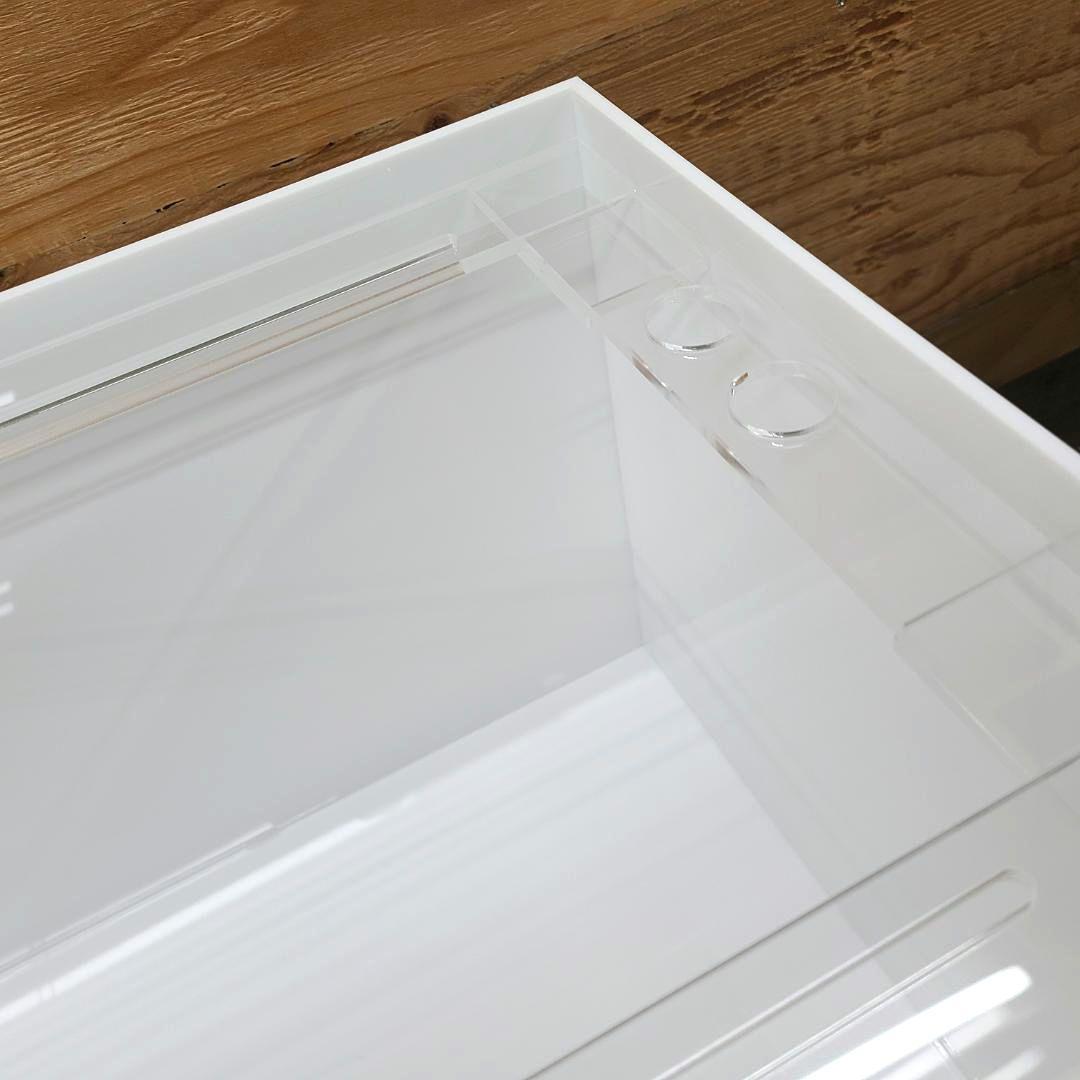 アクリル水槽　可動式セパレートタイプ　900×300×300(四面白艶あり)
