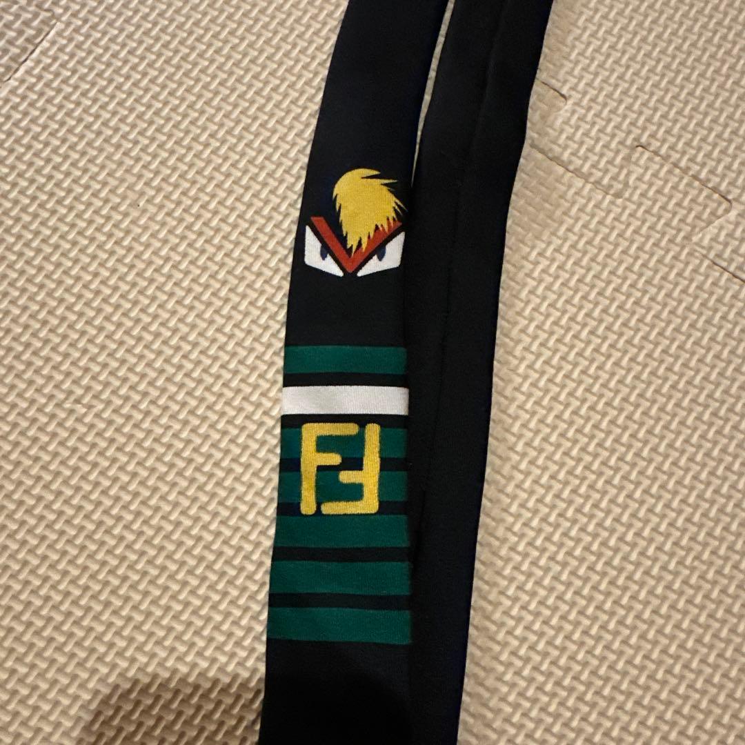 FENDIキッズ　ネクタイ