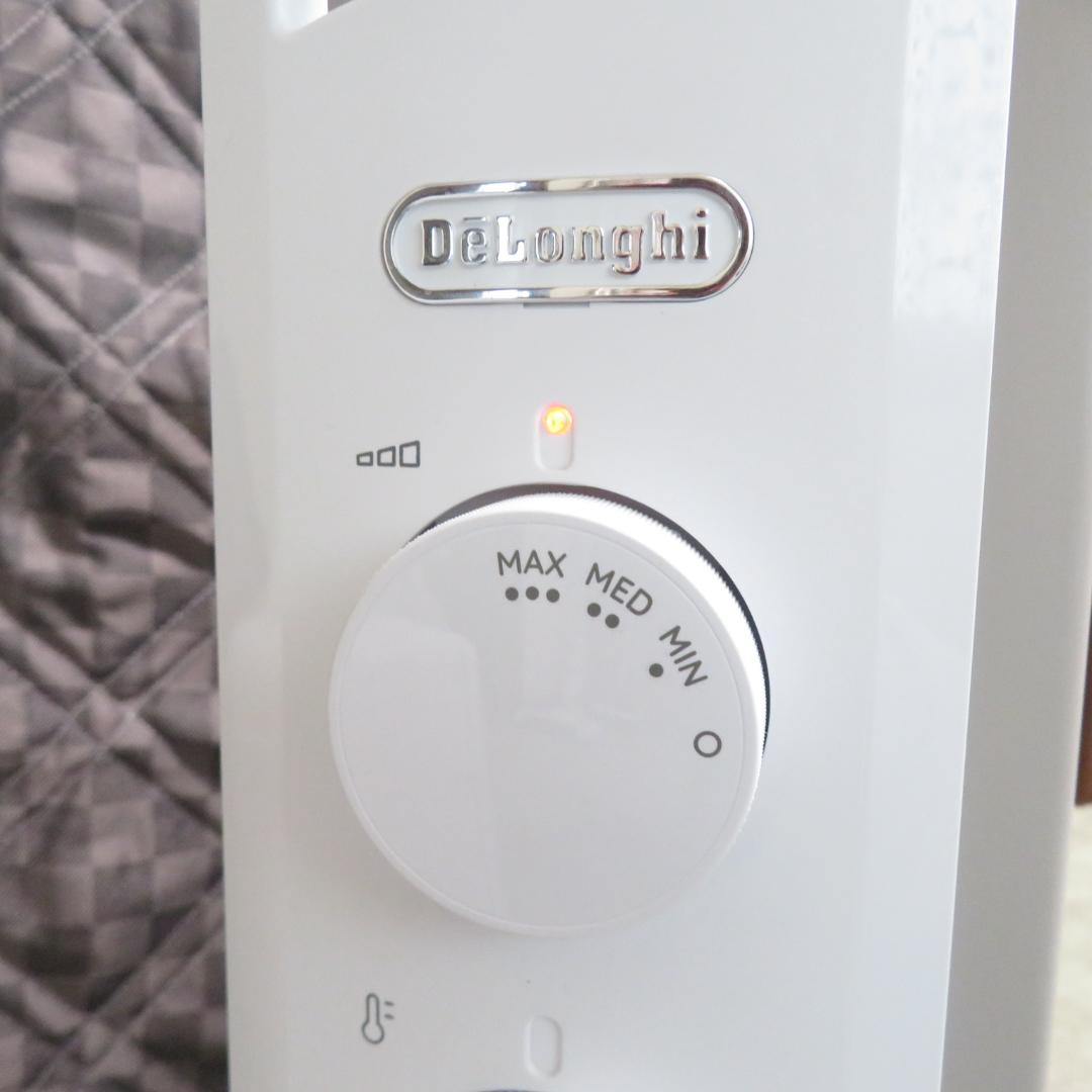 美品　デロンギ ヴェルティカルド RHJ21F0812-WH オイルヒーター