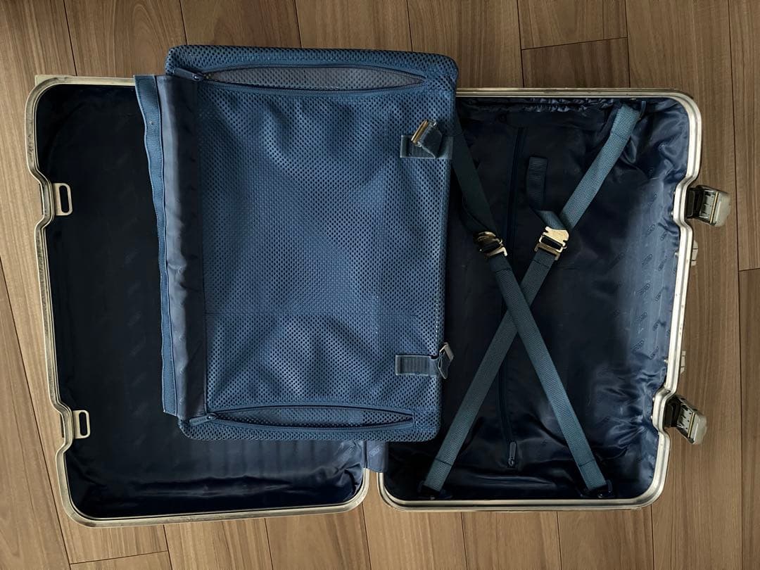 リモワ　スーツケース　機内