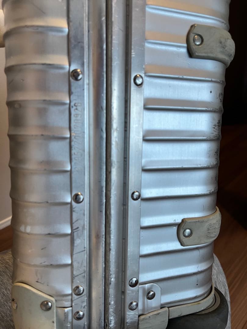 リモワ　スーツケース　機内