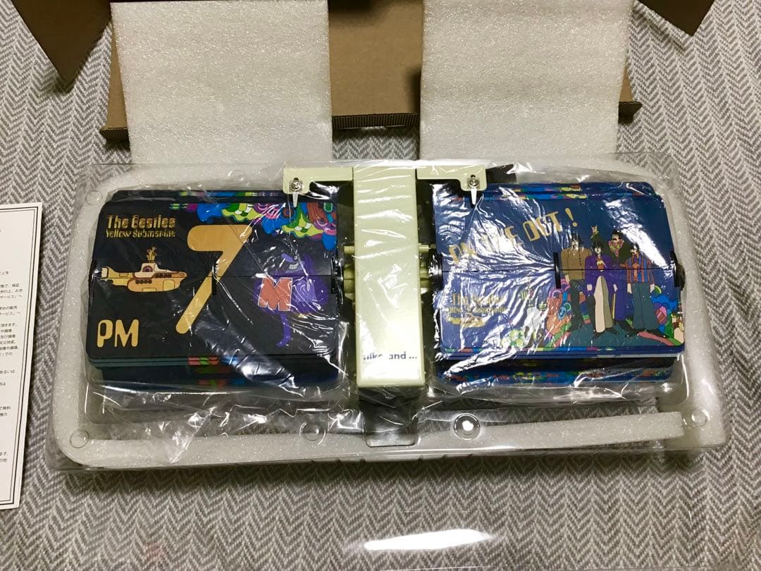 ビートルズ　パタパタクロック　貴重　かっこいい　イエローサブマリン　時計　限定