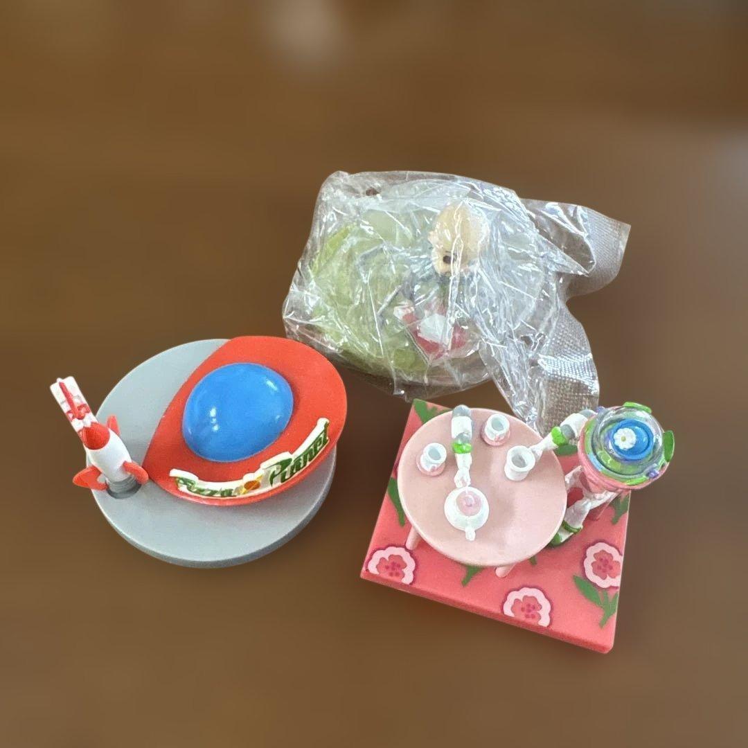 レア トイストーリー シドのおもちゃ バズライトイヤー ピザプラット フィギュア