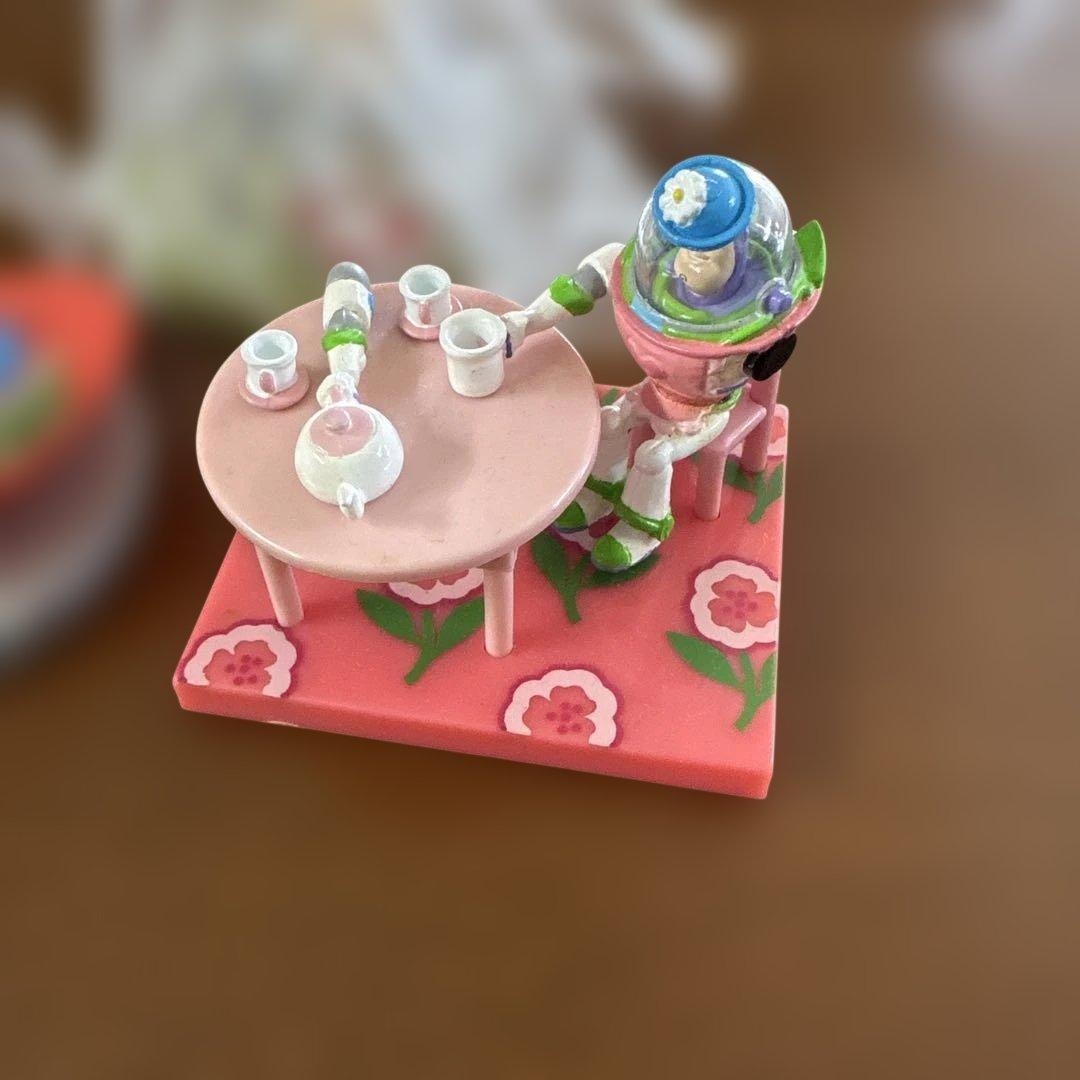 レア トイストーリー シドのおもちゃ バズライトイヤー ピザプラット フィギュア