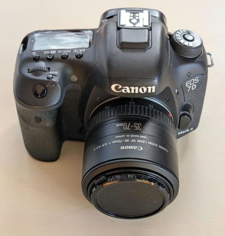 Canon EOS 7D Mark II とレンズ(35-70)