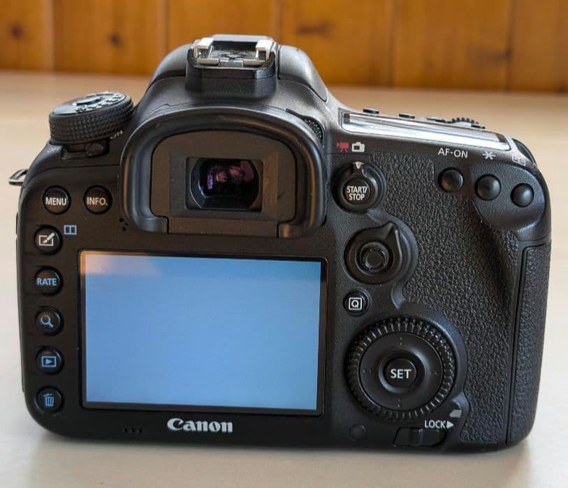 Canon EOS 7D Mark II とレンズ(35-70)