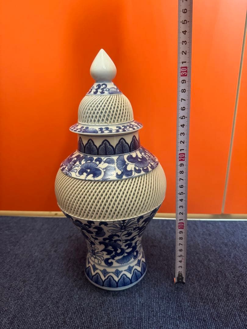 1568 【希少】有田焼　網目透かし壺　琴峰　蓋付き　染付青花花瓶