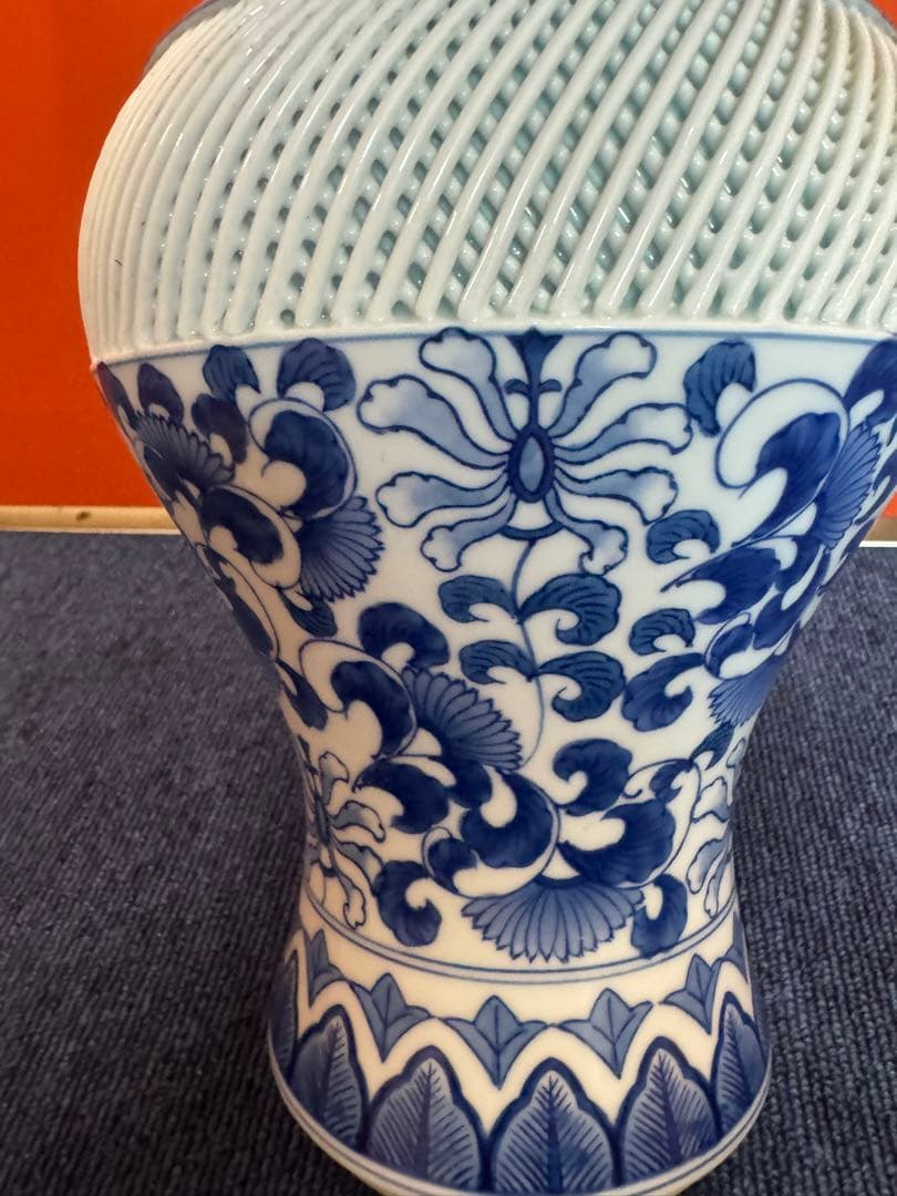 1568 【希少】有田焼　網目透かし壺　琴峰　蓋付き　染付青花花瓶