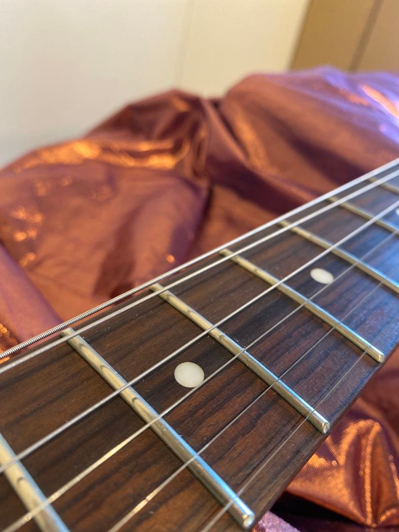 英国VINTAGE社ICONシリーズ v6スプラッター塗装ストラト