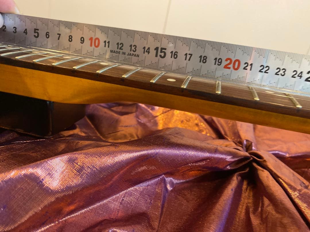 英国VINTAGE社ICONシリーズ v6スプラッター塗装ストラト