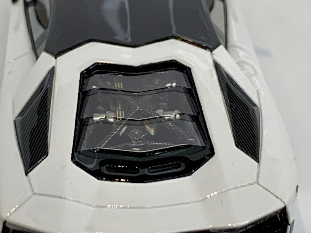 1/43 ランボルギーニ アヴェンタドール Ultimae Bianco Isi