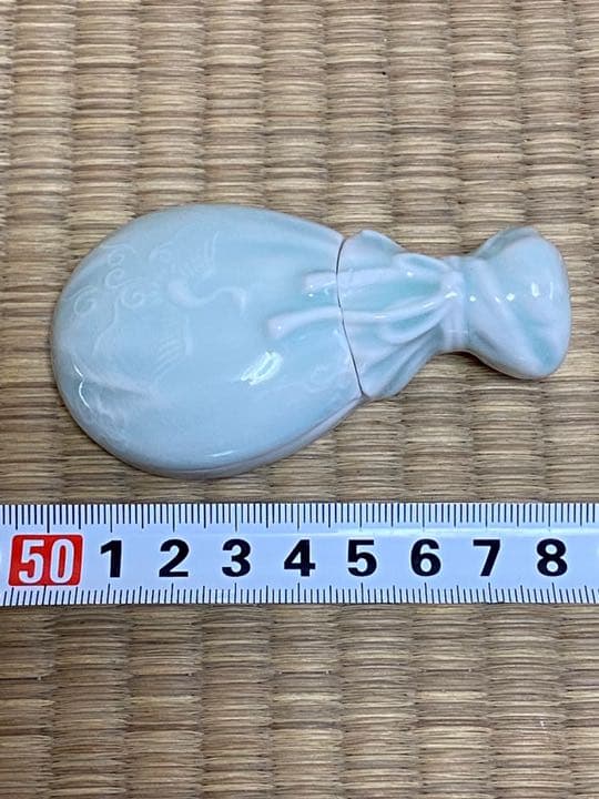 青磁 琵琶香合　　初代諏訪蘇山　　帝室技芸員