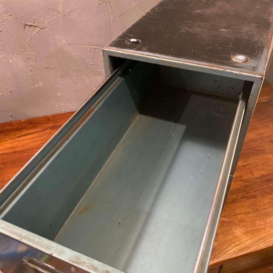 ヴィンテージ メタルキャビネット シャビー インダストリアルインテリア 店舗什器