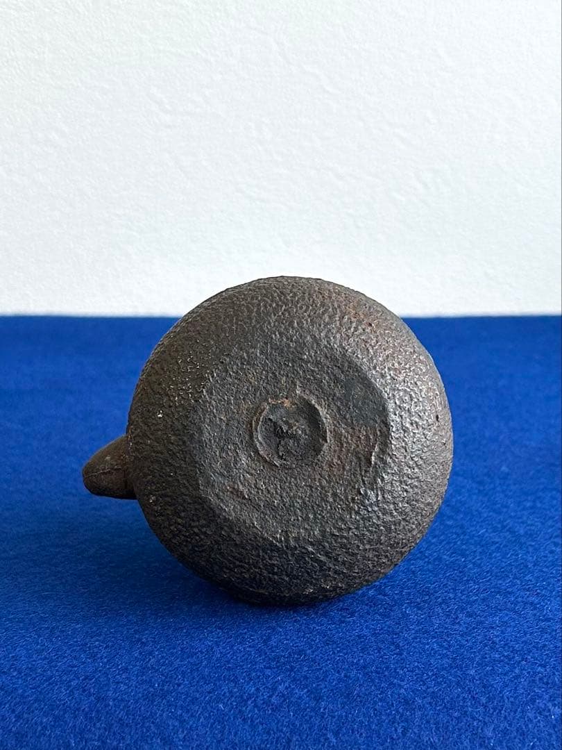 小さな鉄瓶 煎茶道具 銅製蓋 明治時代から伝わる 桐時代箱・時代五徳・時代瓶敷付