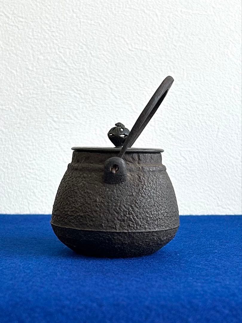 小さな鉄瓶 煎茶道具 銅製蓋 明治時代から伝わる 桐時代箱・時代五徳・時代瓶敷付