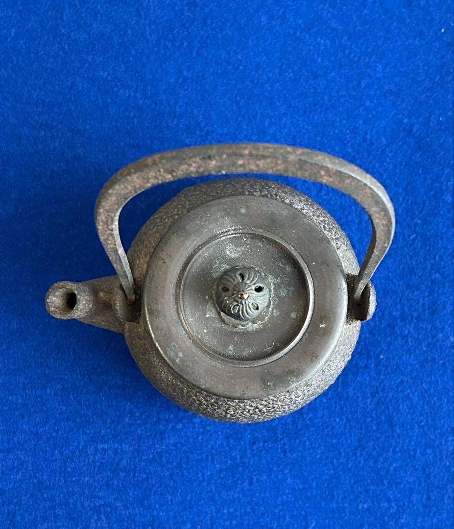 小さな鉄瓶 煎茶道具 銅製蓋 明治時代から伝わる 桐時代箱・時代五徳・時代瓶敷付
