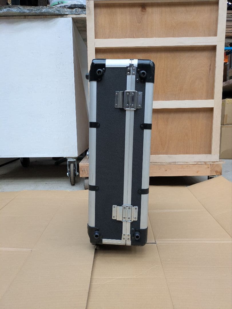 ジュラルミンケース　メイクボックス　LED照明女優ミラー付きメイクアップテーブル