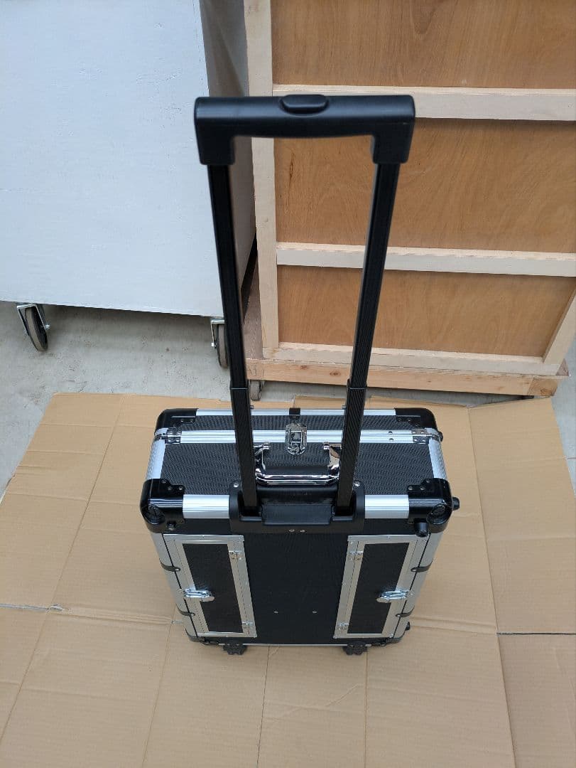 ジュラルミンケース　メイクボックス　LED照明女優ミラー付きメイクアップテーブル