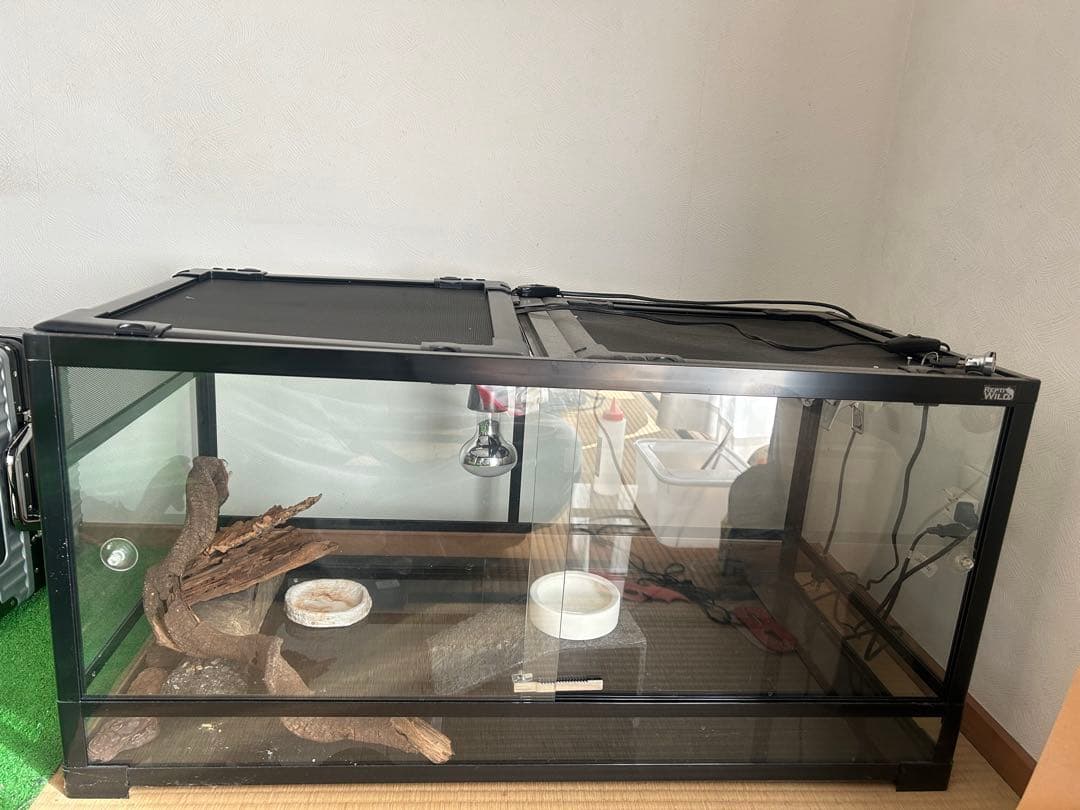 大型ガラス飼育ケージ UVB・ヒーターライト付き　引き取り限定