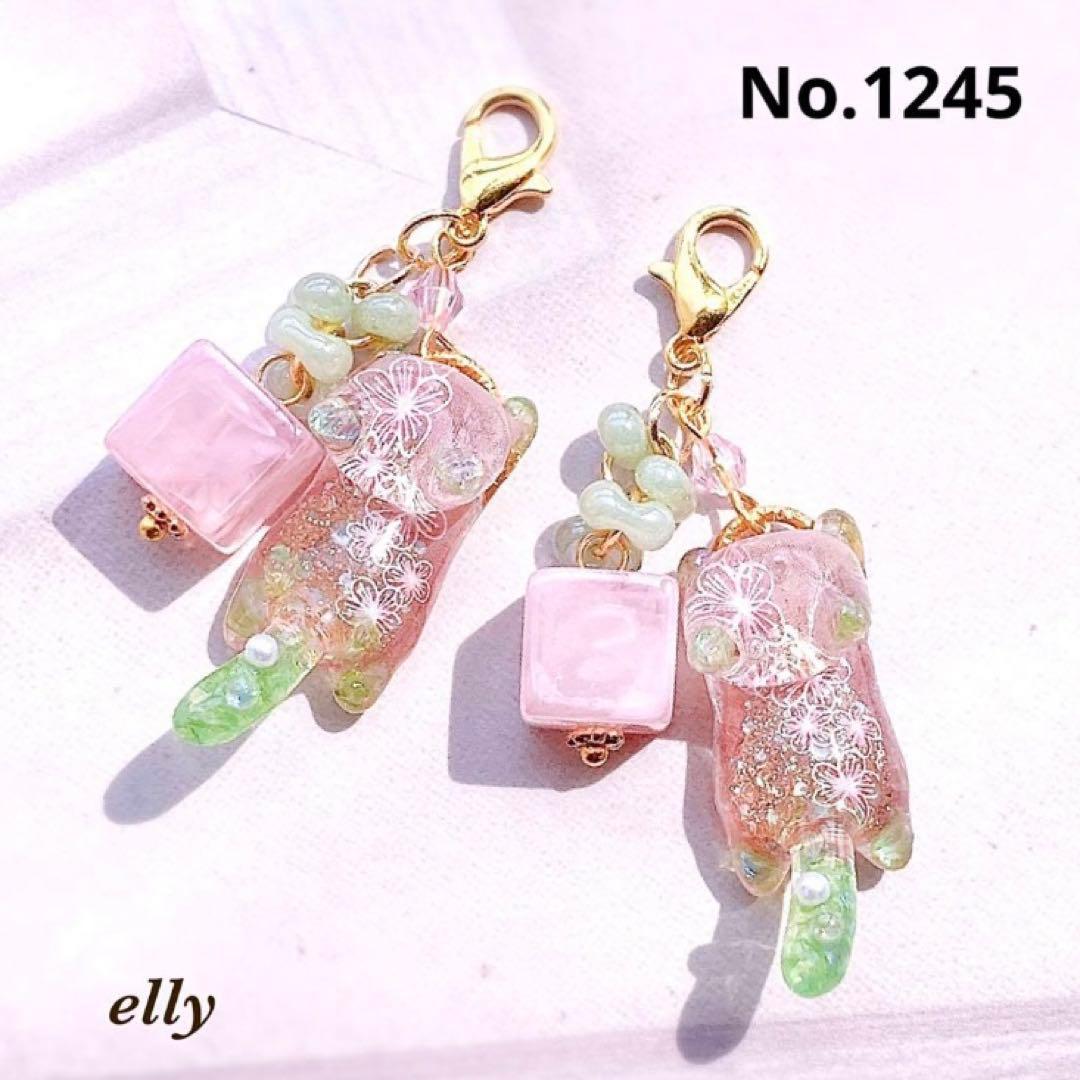 【mooncho様】1193.天然石　つまみ細工　桜　じゃれ猫　レジン