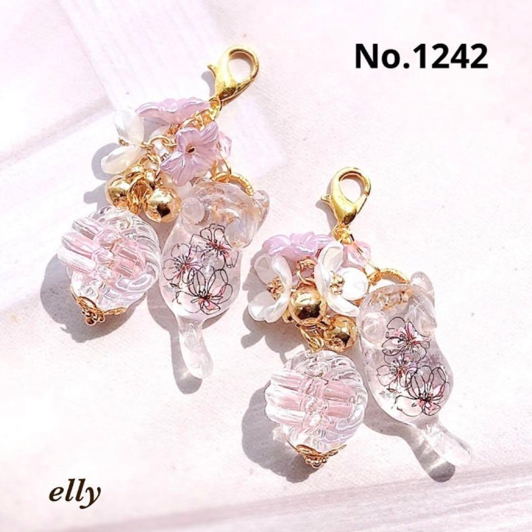 【mooncho様】1193.天然石　つまみ細工　桜　じゃれ猫　レジン