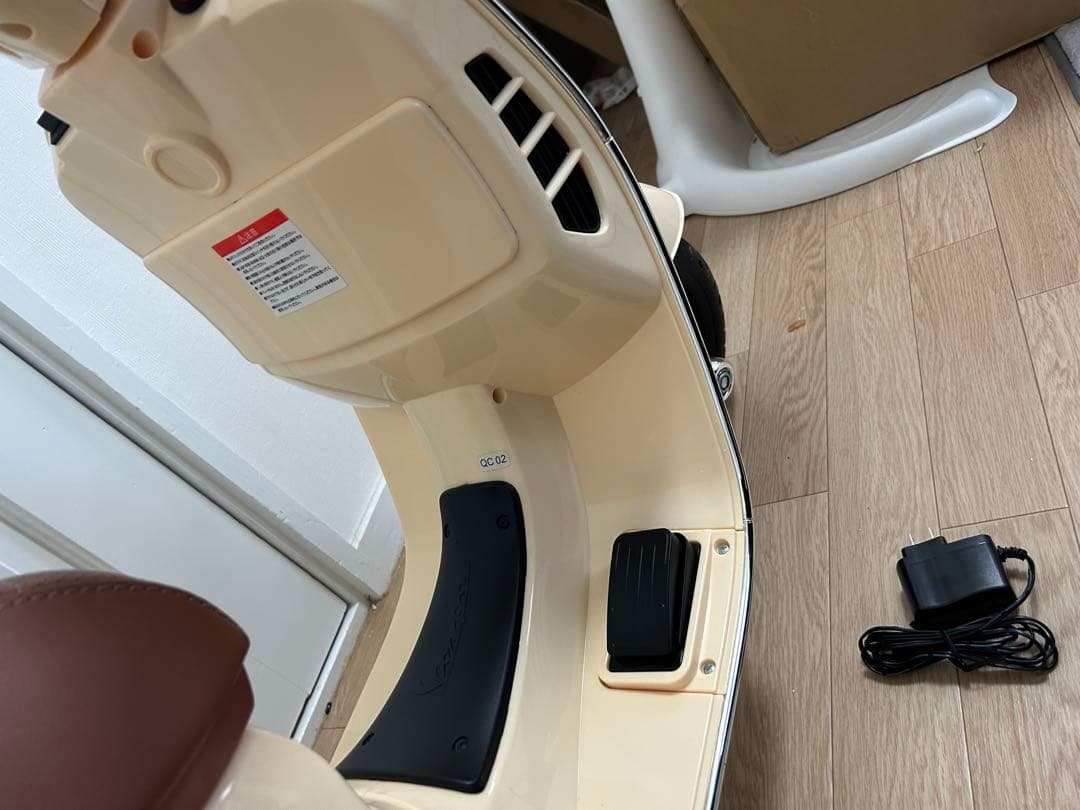 電動バイク ベスパ 子供用 乗用　補助輪付