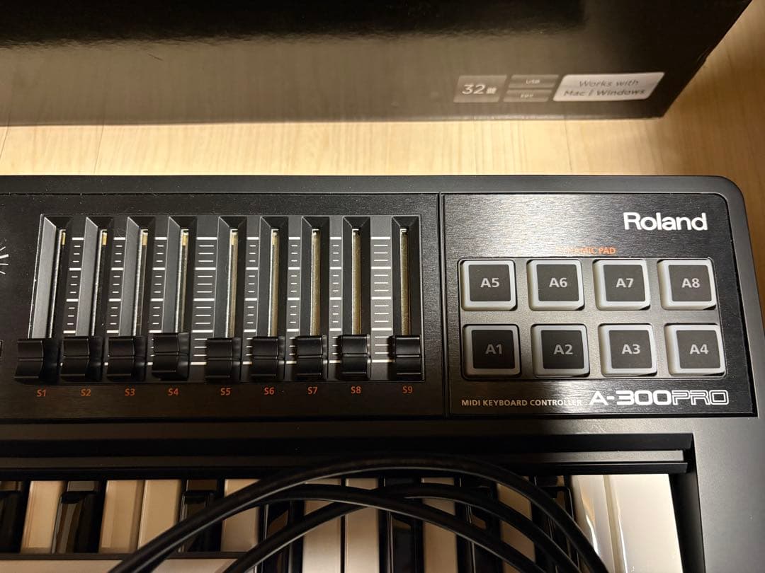 Roland A-300PRO MIDIキーボードコントローラー