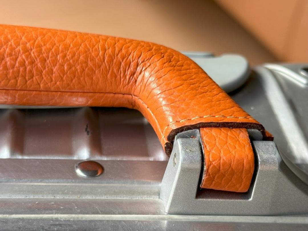 リモワ　ハンドル本革加工　イタリア　アドリアレザー