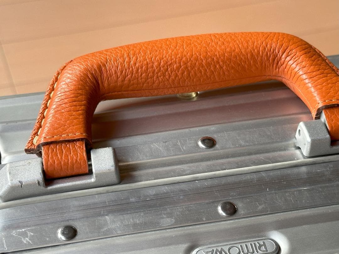 リモワ　ハンドル本革加工　イタリア　アドリアレザー