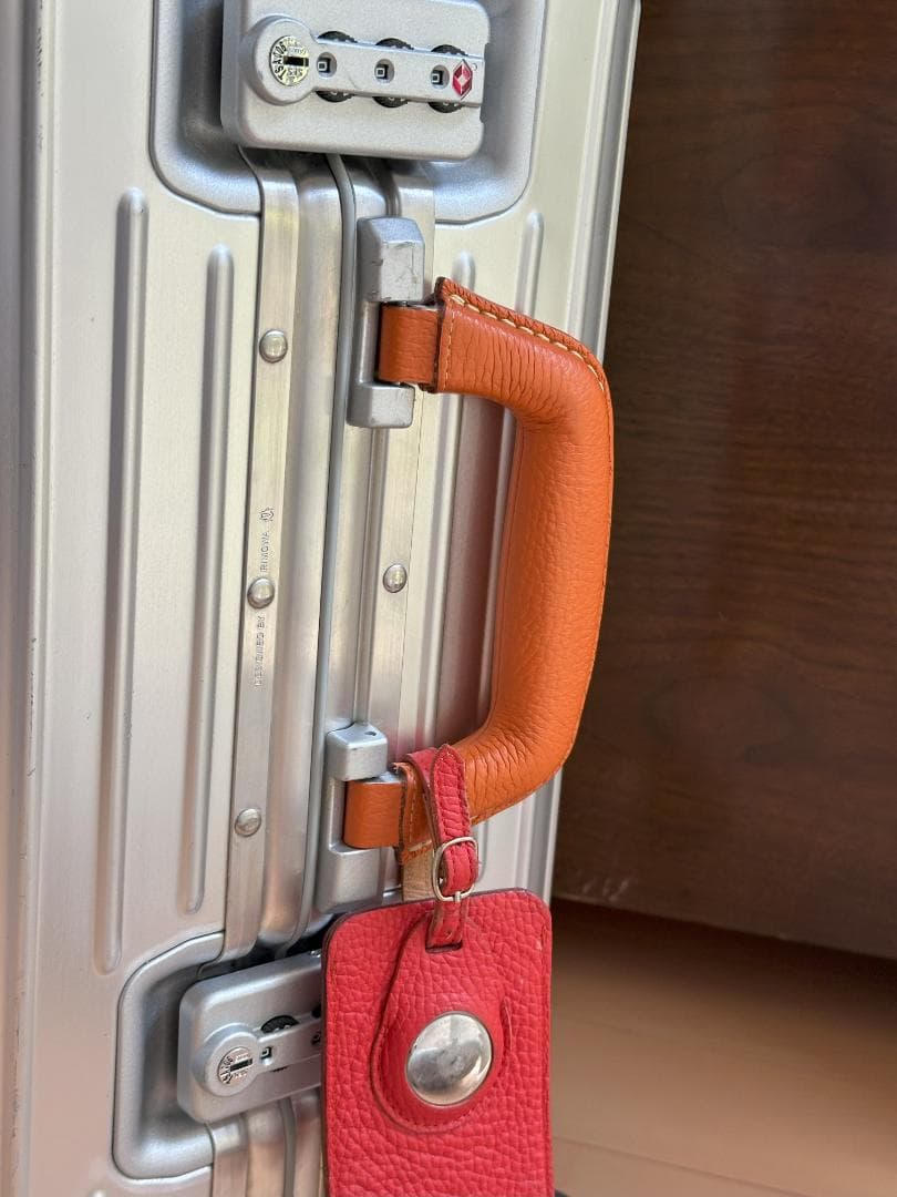 リモワ　ハンドル本革加工　イタリア　アドリアレザー