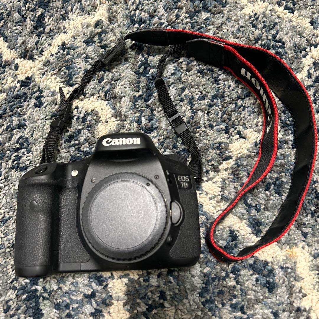 Canon EOS 7D 本体 + 付属品（充電器、 充電池、デジタルフィルタ）