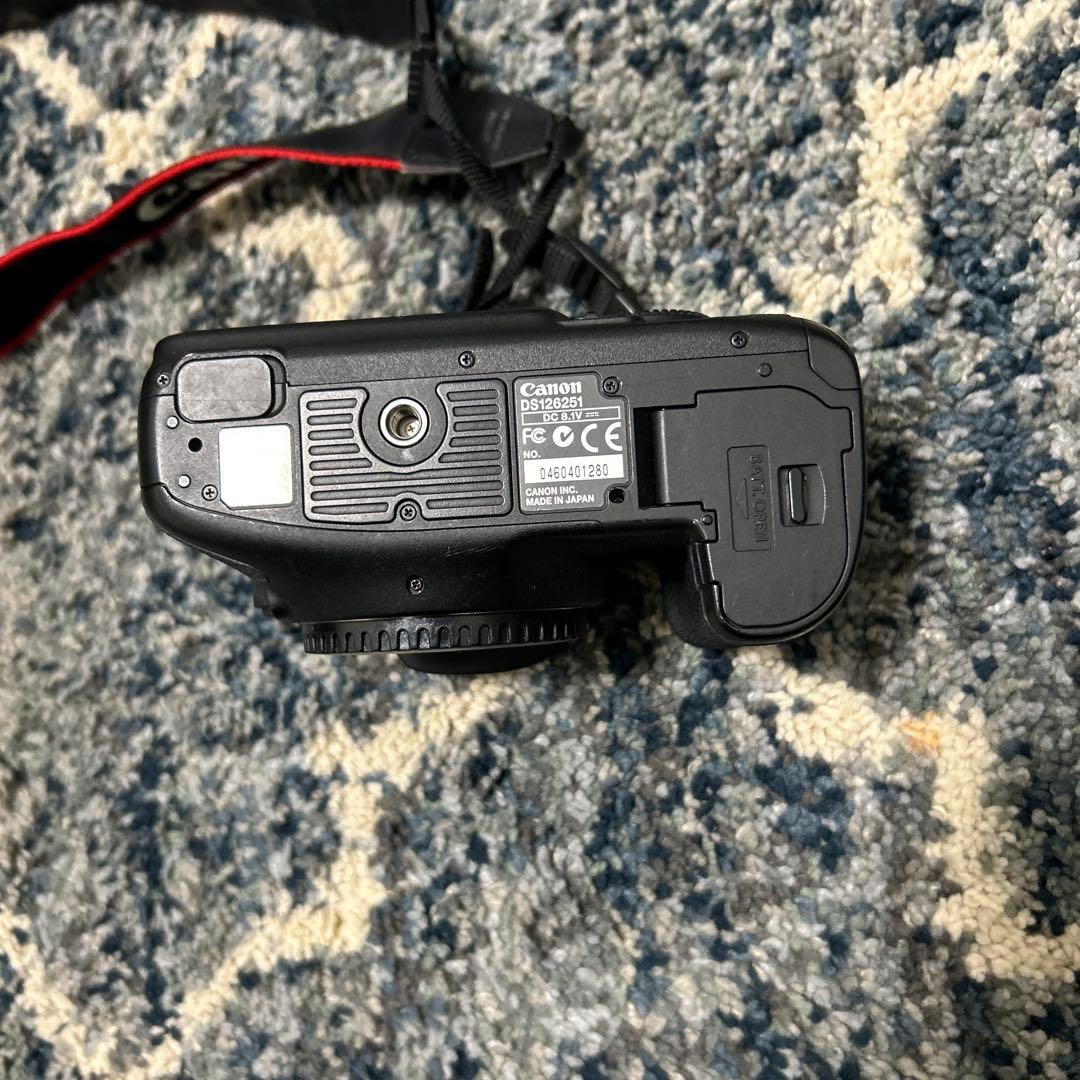 Canon EOS 7D 本体 + 付属品（充電器、 充電池、デジタルフィルタ）